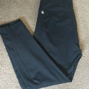 XL Fabletics cropped leggings